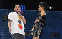 Rihanna : Son père aime Chris Brown