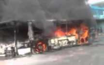 [Vidéo] Le bus calciné par les Thiantacounes 