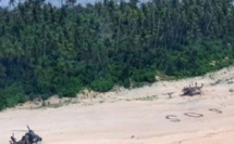 Insolite : trois naufragés sauvés par l'armée australienne grâce à leur « SOS » écrit sur une plage