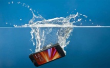 Technologie : voici comment sauver votre smartphone s’il tombe dans l’eau