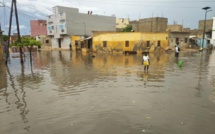 (Photos): Ndar patauge dans les eaux de pluie