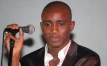 Contre la ruée des filles surexcitées, Waly se sécurise avec un lazer électrique