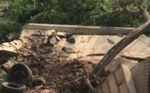 Vidéo - Cimetière Saint Lazare: Le mur s'effondre sous l'effet des rafales de vent et de la pluie