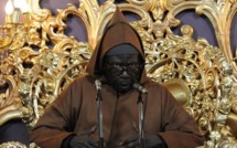 [Vidéo-Urgent]:Serigne Abdoul Aziz Sy Al Amine intronise Serigne Cheikh Tidiane Sy comme nouveau Khalif général des Tidianes