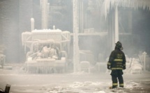 VIDEO. A Chicago, l'eau des pompiers gèle pendant l'incendie
