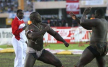 Lambi demb - Les chutes les plus spectaculaires: quand Yekini, Eumeu Sène, Balla Gaye 2, Modou Lô régalaient...