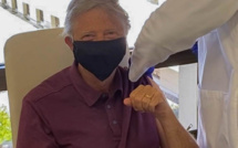 Bill Gates se fait vacciner contre la Covid-19