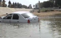 [Regardez!] Un véhicule tombe sous le pont de khor