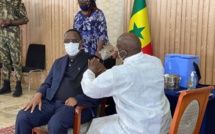 COVID-19 AU SENEGAL: LE PRESIDENT MACKY SALL PREND SON VACCIN EN DIRECT - #LERALTV