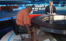 L'ex Premier ministre belge Jean-Luc Dehaene en sandales et en short sur un plateau télévision