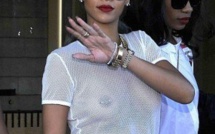 Rihanna dévoile sa poitrine sous une tenue transparente, sans soutien-gorge !