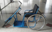 Secours à un homme au bord du suicide: Sidiki Kaba remet un tricycle à un militaire blessé et désespéré