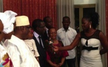 [Vidéo &amp; Photos] Présidentielle au Mali : Soumaïla Cissé rend visite à IBK, reconnait sa défaite et félicite son rival . Les deux familles étaient présentes