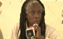 Lutte contre le chômage: Le chanteur Ouza Diallo distribue des micro-crédits