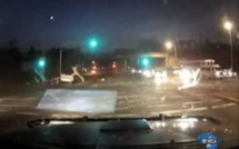 [Vidéo] Accident très choquant: Un camion qui ramasse tout sur son passage. (âmes sensibles s’abstenir)