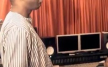 [Vidéo] Le chanteur Fallou Dieng en Studio. Regardez ce qu’il prépare !!