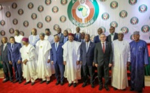 Guinée: Les présidents négocient à huis-clos l'exil d'Alpha Condé