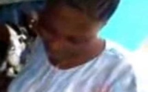 [Vidéo] Cette maman ne sait pas lire et elle achète un journal, sa fille de 12 ans vient à sa rescousse