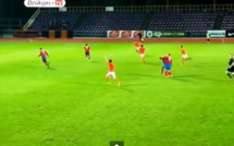 Vidéo : Deux coéquipiers se battent en plain match.