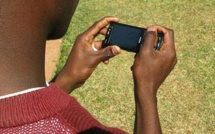 Scandale sexuel à Grand Yoff: Un film mettant en scène deux filles et un homme sur tous les téléphones