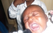 Photo : Un Bébé Abandonné Devant Une Maison À Nord-Foire