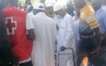 Gambie: Darboe, affaibli, se rend à son centre de vote à l'aide d'un déambulateur