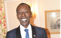 Rumeurs sur l'amputation de sa jambe: Cheikh Amar en grande forme dans son salon