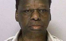 Aux États-Unis depuis 50 ans, l'oncle kényan d'Obama obtient sa "green card"