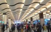 En rade à l’AIBD : Des dizaines de Guinéens, passagers d’Air Sénégal, abandonnés à Dakar