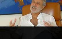 Son sucre mévendu, Mimram rencontre Macky et tape sur la table