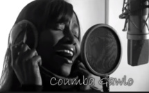 COUMBA GAWLO: SES MUSICIENS LUI RENDENT UN VIBRANT HOMMAGE.