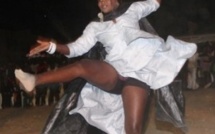 Vidéo: Concours « Thiakhagoune » à la plage avec des filles sexy.