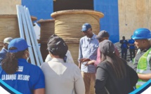 PUDC: Le coordonnateur national, Cheikh Diop visite l'entrepôt de stockage de Hann et de l'usine de Diamniadio du partenaire technique du projet 2000villages