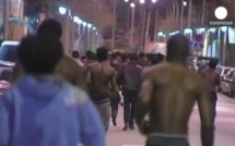 Vidéo: Environ 300 immigrés rentrent de force en Espagne, en plein nuit.