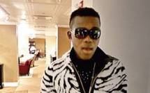 Vidéo - L'homosexuel Pape Mbaye arrose Waly Seck de dollars