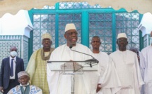 A sa sortie de prière, Macky Sall rassure: « Le gouvernement fait des efforts pour contenir la hausse des prix »