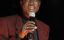 Vidéo - L'homosexuel Pape Mbaye enflamme la soirée de Thione Seck à New York