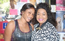 Aida Samb pose avec une fan new-yorkaise