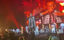 Paris Bercy : Youssou Ndour, en super forme, a ravi le grand public de la salle Accor Arena