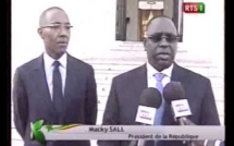 Vidéo - Levée des couleurs au Palais de la République