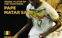 Pape Matar Sarr remporte le trophée du Meilleur Jeune de l’année ! #CAFAwards2022