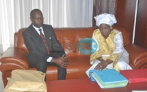 Primature : Aminata Touré souhaite bon vent à son successeur et promet de réfléchir sur son avenir politique