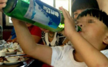 À deux ans, il est le plus jeune alcoolique du monde