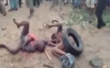 [Âmes sensibles s'abstenir] NIGÉRIA : Deux homosexuels battus à mort et brûlés (VIDEO)