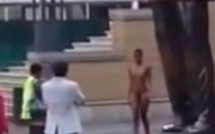Vidéo: Nue, elle rend hommage à Nelson Mandela. Regardez