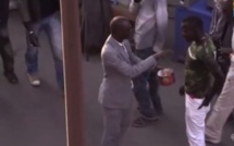 Vidéo: un mendiant en costume… regardez