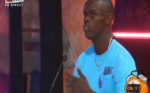 Yeewu Leen: Kassé Hann fait la bise aux présentatrices de l'émission 