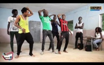 Modou Mbaye et Saf Té Nékh en pleine répétition pour le tournage de leur clip 