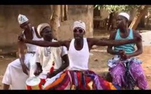 Vidéo: Sa nekh raconte ses debuts dans le Theatre – A mourir de rire. Regardez