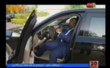Vidéo-Au Palais, le président Macky conduit lui-même sa voiture